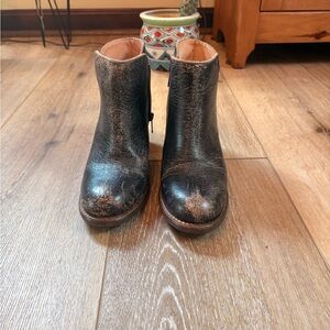 Bedstu Distressed Leather Ankle Boots